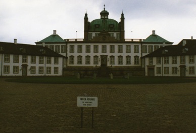 Château de FREDENSBORG
construit en 1722 dans le style italien Château de FREDENSBORG
construit en 1722 dans le style italien